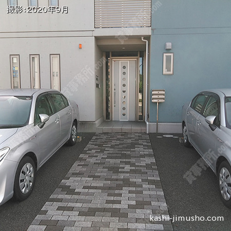 ビル入口前