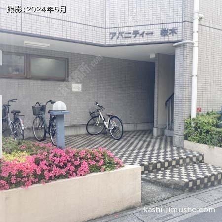建物入口前面