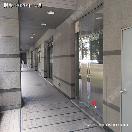 大通側貸室前(1階）