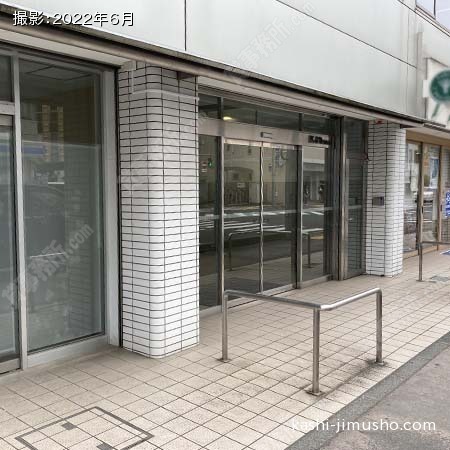 ビル入口前 ビル入口前