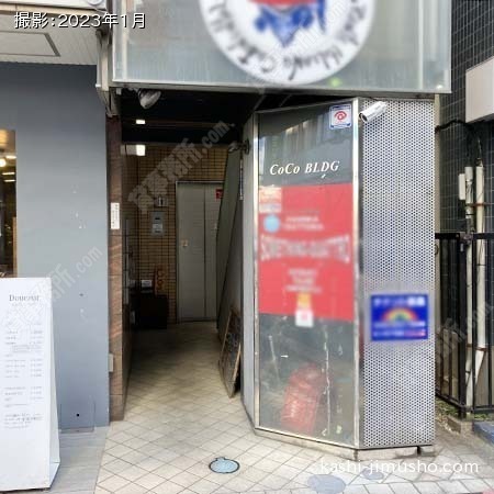 ビル入口前 ビル入口前