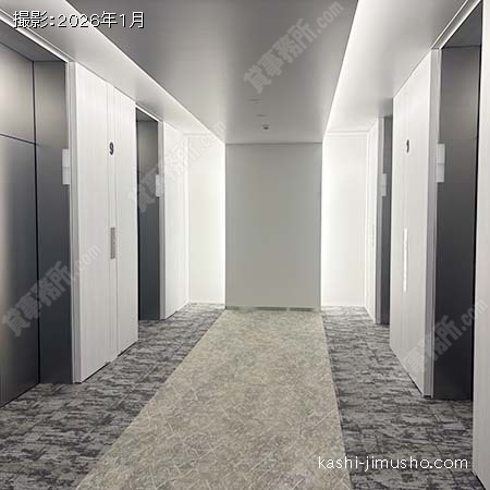 貸室階エレベーターホール
