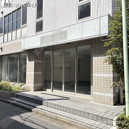 貸室入口(1階）