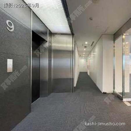 貸室階エレベーター前