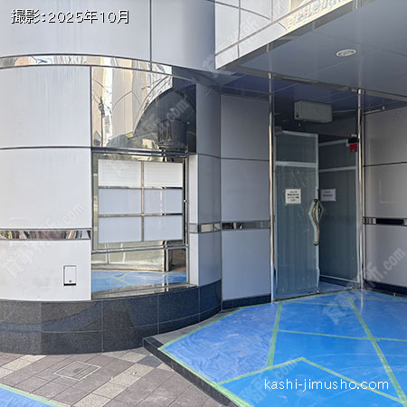 ビル入口 ビル入口