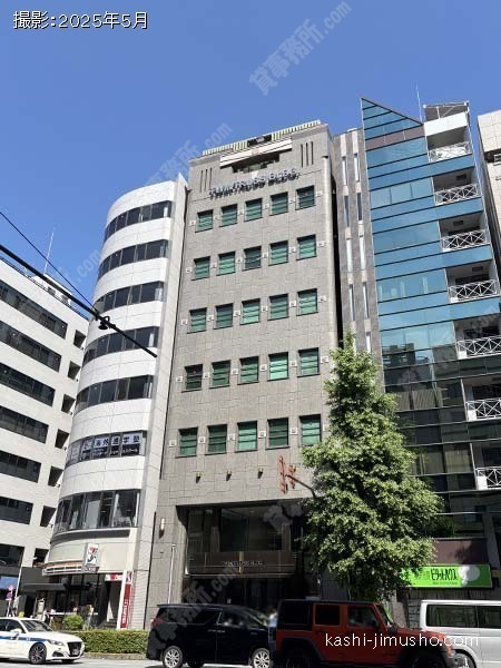 ツイントラスビルの外観