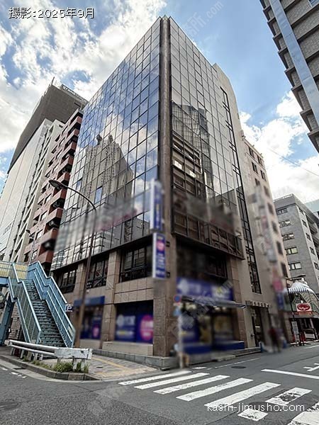 城北自動車会館ビルの外観