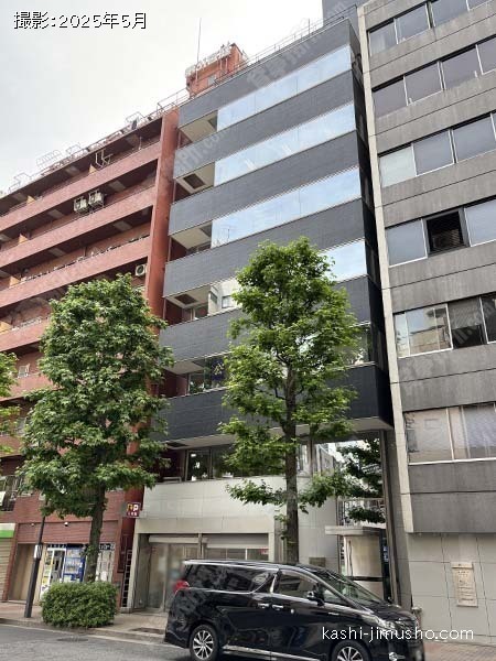SVAX新宿B館ビルの外観