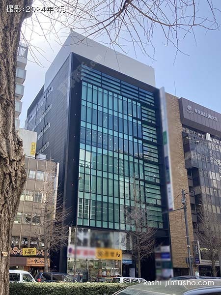 ラウンドクロス新宿ビルの外観