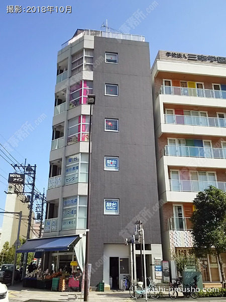 蓜島ビルの外観