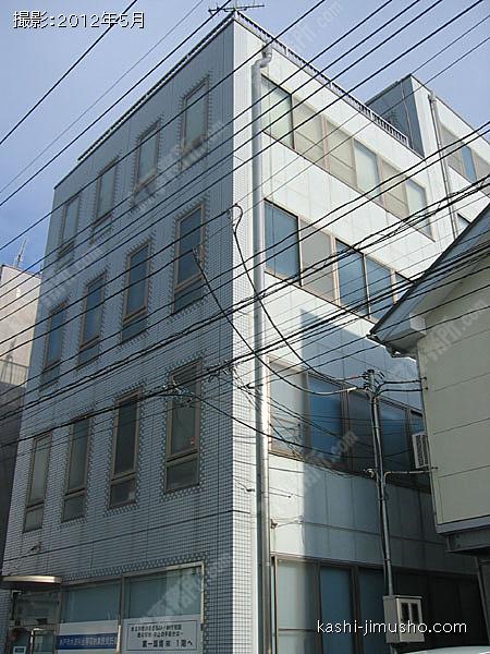 越川ビルの外観