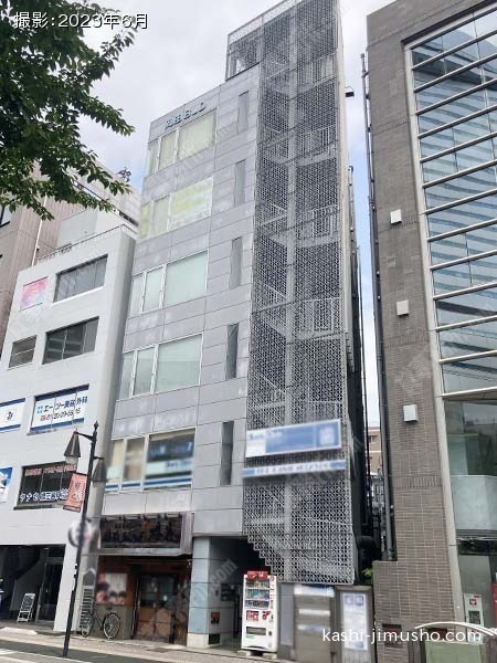 岡田ビルの外観