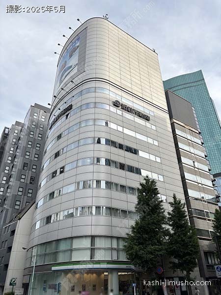 近鉄銀座中央通りビルの外観