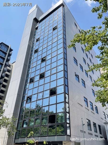 新宿御苑フロントの外観