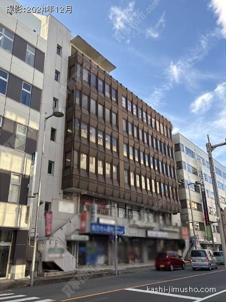 ニューパレスビル本館の外観