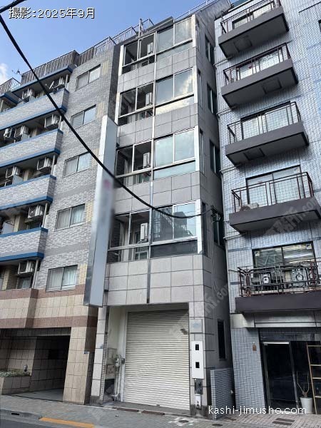 トスビルの外観